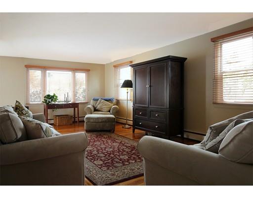 15 Crow Ln, Springfield, MA 01109 photo 4