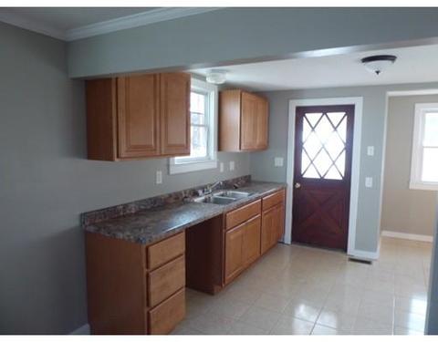 74 Glenham St, Springfield, MA 01104 photo 4