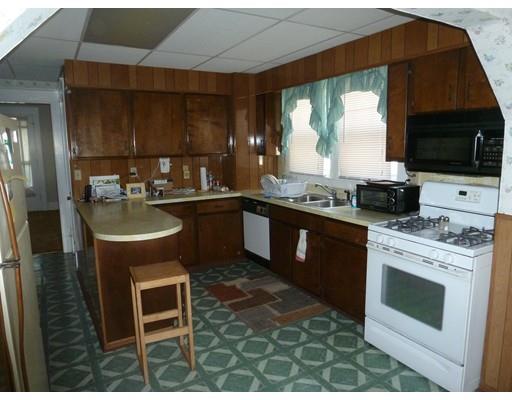 24 Bonner St, Chicopee, MA 01013 photo 4