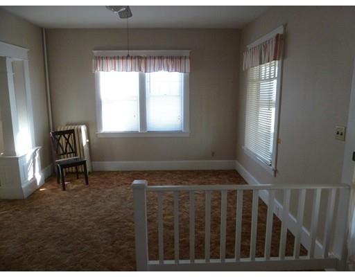 24 Bonner St, Chicopee, MA 01013 photo 9