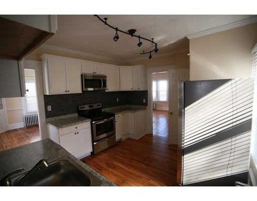 108 Fenwick St, Springfield, MA 01109 photo 4