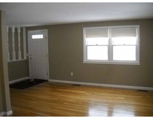 114 Endecott St, Springfield, MA 01118 photo 5