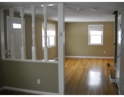 114 Endecott St, Springfield, MA 01118 photo 3