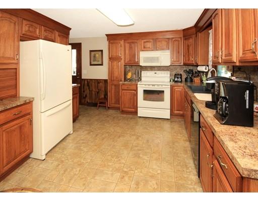 582 Britton St, Chicopee, MA 01020 photo 5