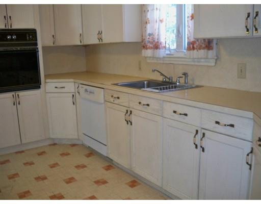 470 Roosevelt Ave, Springfield, MA 01118 photo 5