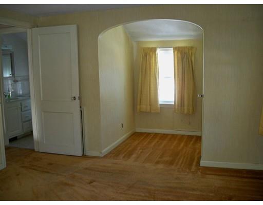 470 Roosevelt Ave, Springfield, MA 01118 photo 12
