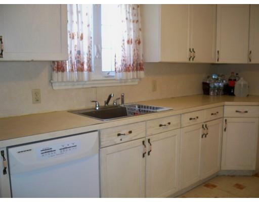 470 Roosevelt Ave, Springfield, MA 01118 photo 6