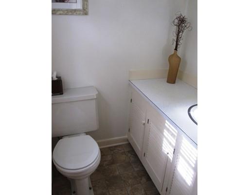 79 Hartwick St, Springfield, MA 01108 photo 8