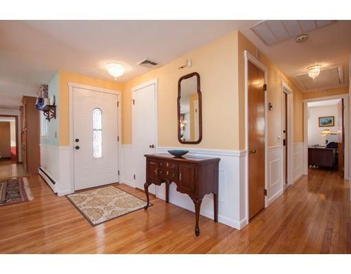 9 Devonshire St, Wilbraham, MA 01095 photo 2