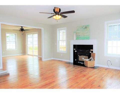 291 Naismith St, Springfield, MA 01104 photo 2
