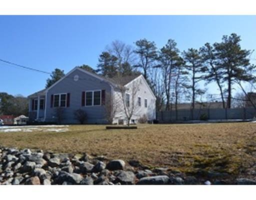 27 Leisure Ln, East Wareham, MA 02538 photo 4