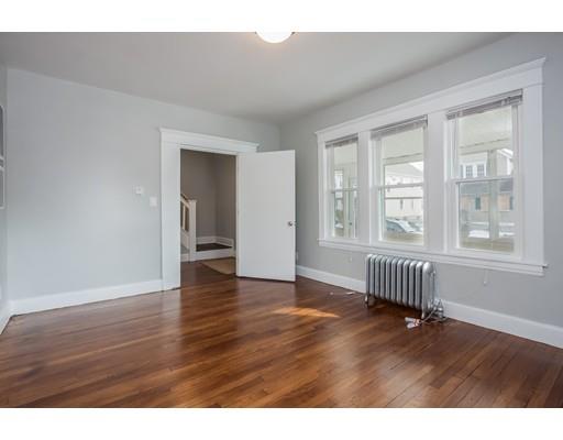 76 Clayton St, Springfield, MA 01107 photo 9