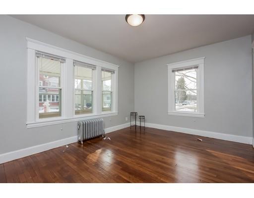 76 Clayton St, Springfield, MA 01107 photo 8