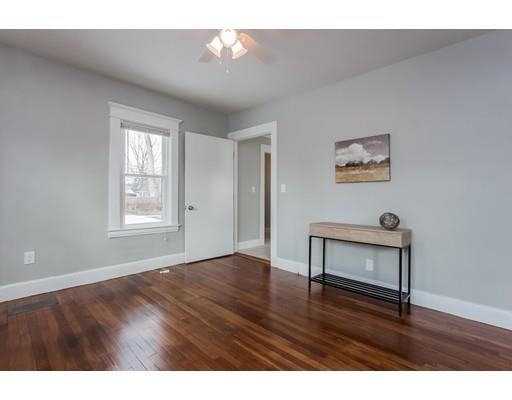 76 Clayton St, Springfield, MA 01107 photo 6
