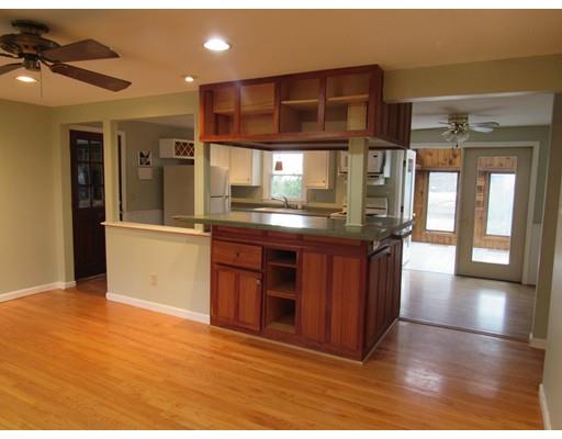 76 West St, Easthampton, MA 01027 photo 4