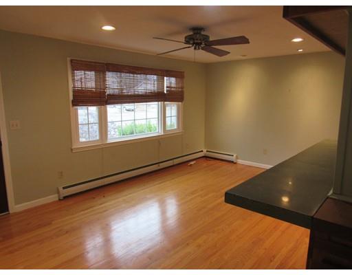 76 West St, Easthampton, MA 01027 photo 3