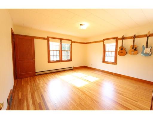 25 E Maple St, Easthampton, MA 01027 photo 10