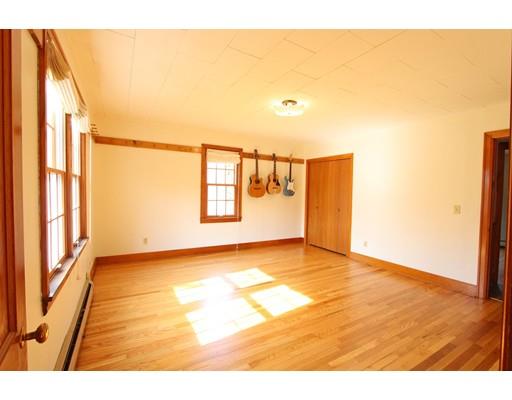 25 E Maple St, Easthampton, MA 01027 photo 9