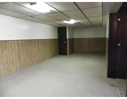 31 Marshall Ave, Chicopee, MA 01013 photo 4