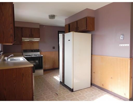 31 Marshall Ave, Chicopee, MA 01013 photo 2