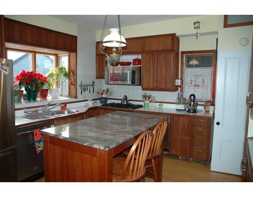 85 Mansur St, Lowell, MA 01852 photo 3
