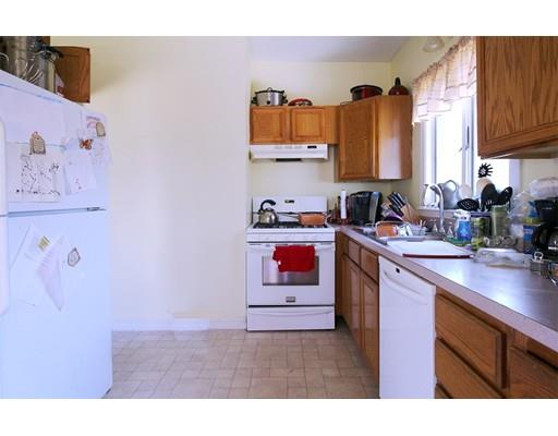 14 Hartwick St, Springfield, MA 01108 photo 9