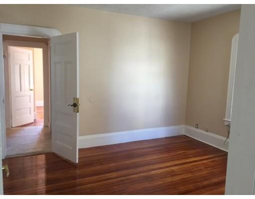 53 Wilmont St, Springfield, MA 01108 photo 4