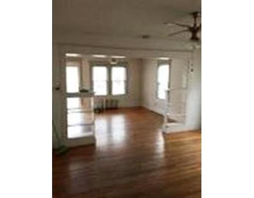 36 Shawmut St, Springfield, MA 01108 photo 5
