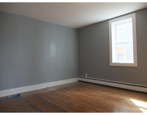 17 Abbey St, Chicopee, MA 01013 photo 9