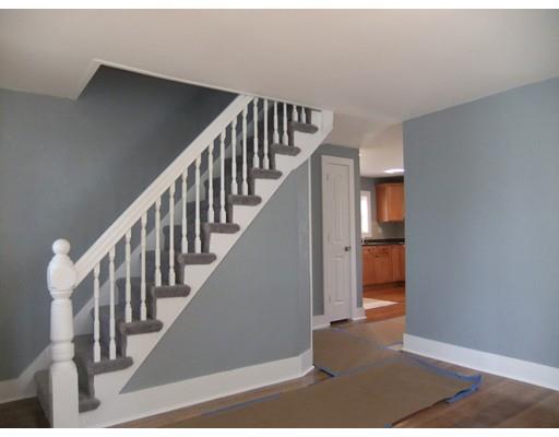 17 Abbey St, Chicopee, MA 01013 photo 12