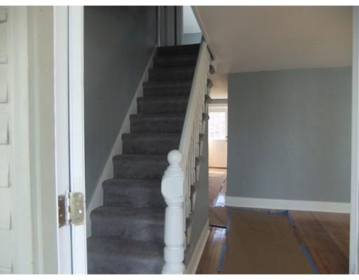 17 Abbey St, Chicopee, MA 01013 photo 11