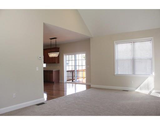 12 Blueberry Ln, Upton, MA 01568 photo 9