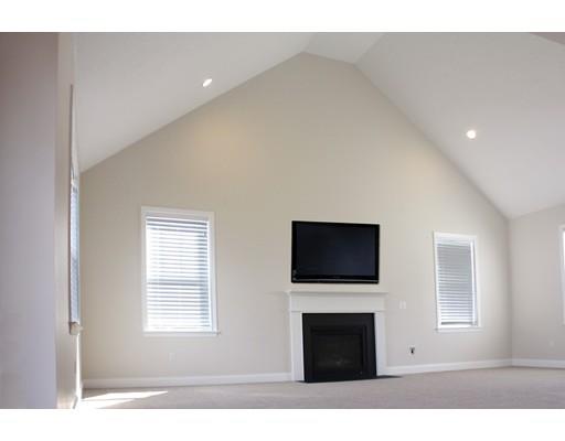 12 Blueberry Ln, Upton, MA 01568 photo 8