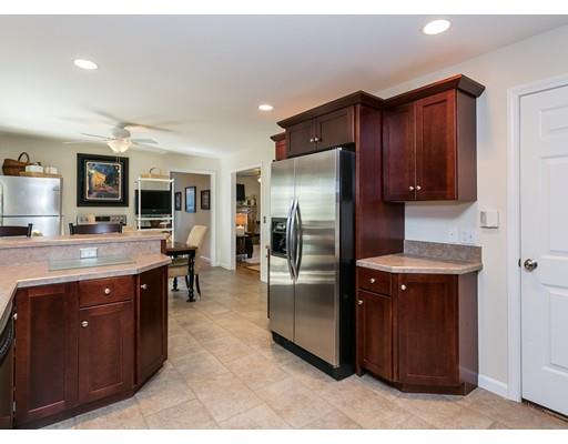 37 Barrington Dr, Springfield, MA 01129 photo 10