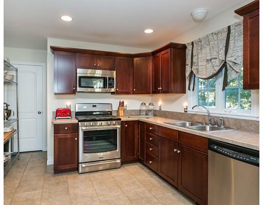 37 Barrington Dr, Springfield, MA 01129 photo 8