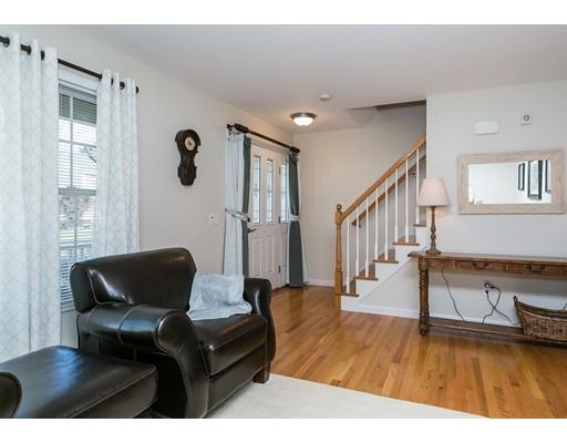 37 Barrington Dr, Springfield, MA 01129 photo 2