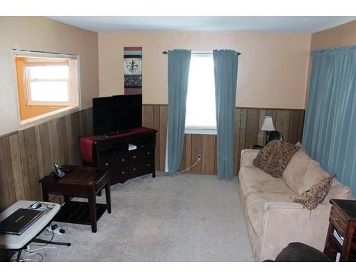 44 Seymour Ave, Springfield, MA 01109 photo 9