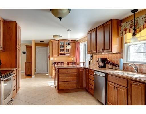 12 Florence Cir, Upton, MA 01568 photo 5