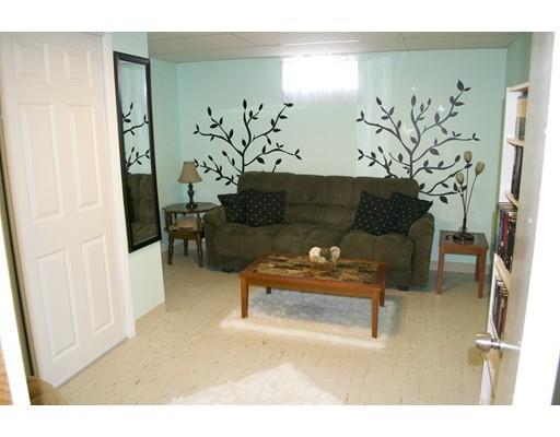 97 Arnold St, Chicopee, MA 01013 photo 23