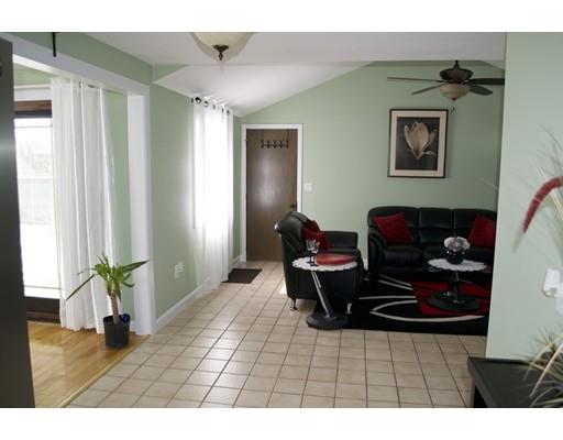 97 Arnold St, Chicopee, MA 01013 photo 8
