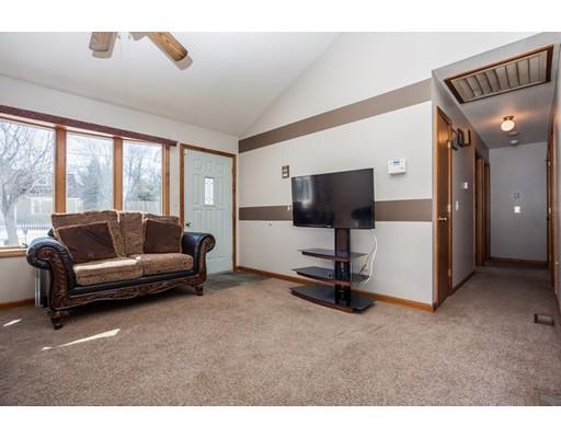 54 Herbert Ave, Springfield, MA 01119 photo 3