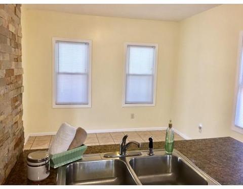31 Emily St, Springfield, MA 01109 photo 5