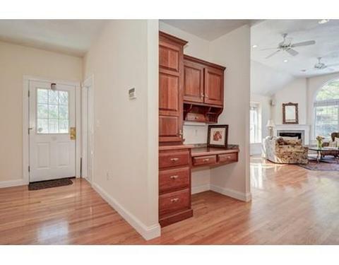 117 South St, Upton, MA 01568 photo 5