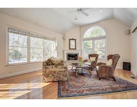 117 South St, Upton, MA 01568 photo 6