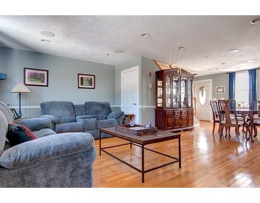 12 Whitins Rd, Sutton, MA 01590 photo 2