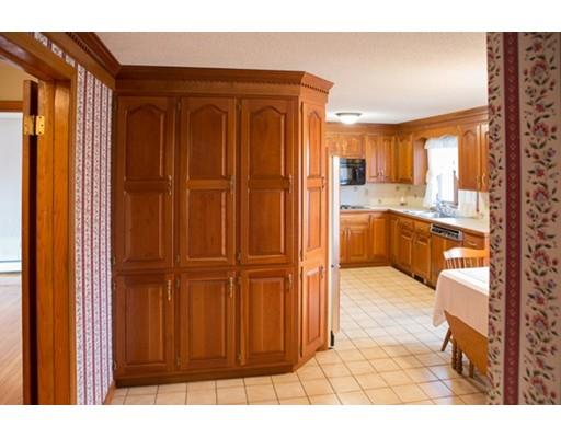 23 Covel St, Springfield, MA 01128 photo 9