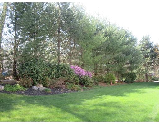 2 Silver Spruce Cir, Worcester, MA 01609 photo 2