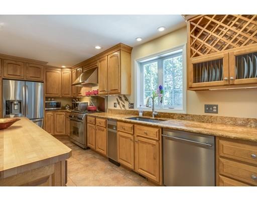 2 Silver Spruce Cir, Worcester, MA 01609 photo 5