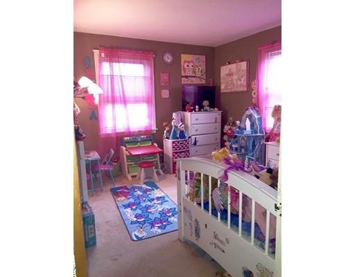 391 Gillette Ave, Springfield, MA 01118 photo 9