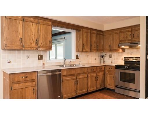18 Colonial Dr, Mendon, MA 01756 photo 9